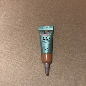 IT Cosmetics CC+ Oil-Free Matte