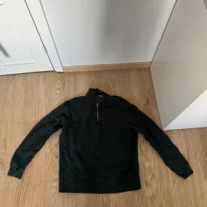 Grön tröja med dragkedja från Zara