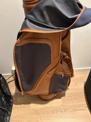 Cobra golfbag i blått tyg och brunt skinn