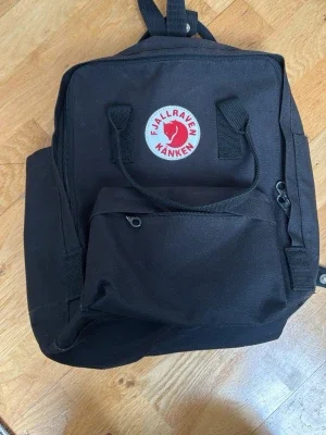 Svart Fjällräven Kånken ryggsäck