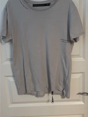 Grå t-shirt The Black Label Collection