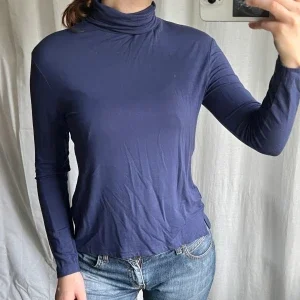 Blå turtleneck