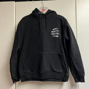 Ej äkta Anti-social-social club hoodie
