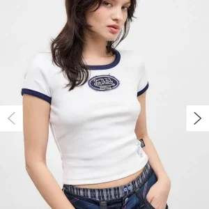 Vit t-shirt från Von Dutch med blå detaljer