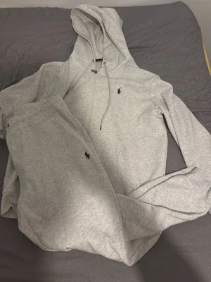 Grå Ralph Lauren tracksuit