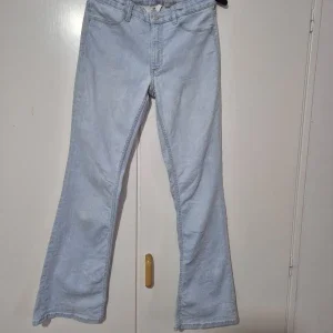 Lågmidjade utsvängda jeans