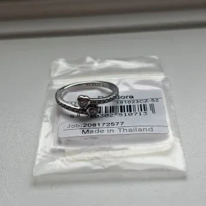 Helt oanvänd Pandora ring