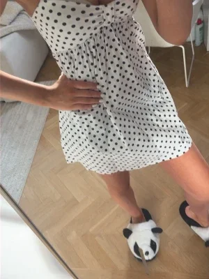 Säljer nu min jätte fina Zara klänning i stl S, den säljs inte längre på Zara