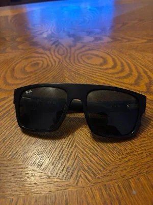 Svarta smarta glasögon från Ray-Ban