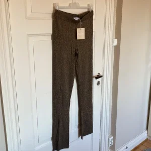Glittriga byxor från Stylein