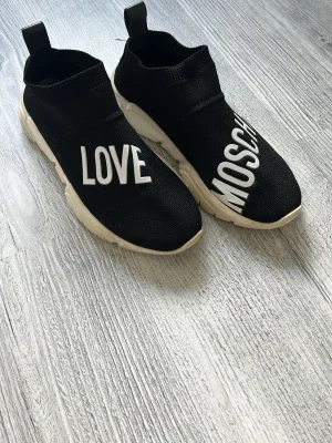Love Moschino svarta slip-on sneakers