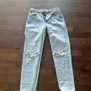 Ljusblå slitna jeans från g perfect jeans