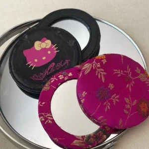 Vintage Hello Kitty sminkspegel och blommig kinesisk sminkspegel