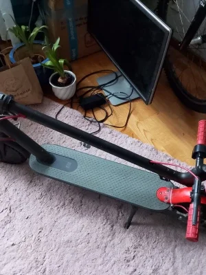 Elsparkcykel Xiaomi svart och röd