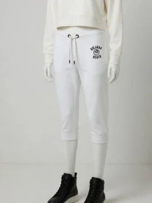 Gräddvita knälånga sweatpants, strlk: 34 / XS. Begagnade men inte trasiga.