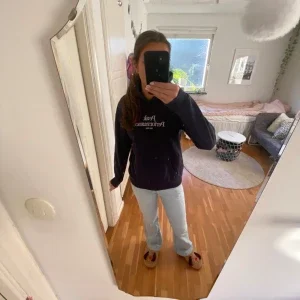 Mörkblå Peak Performance hoodie