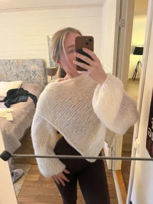 Vit stickad poncho bolero luva