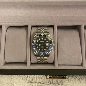 Seiko GMT klocka med blå/svart bezel