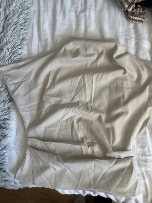 Beige kortärmad blus i bomull