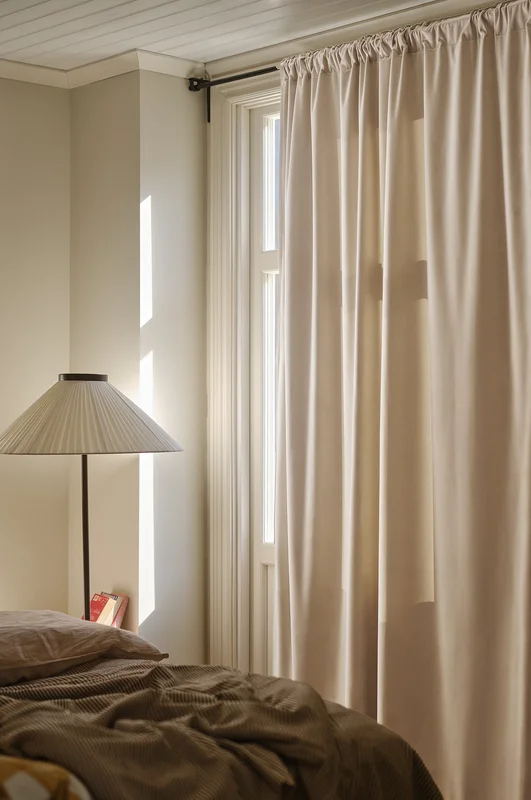Jotex - Mörkläggningsgardin 1 Längd Beige ELSIE - Köp Sammetsgardiner hos Jotex