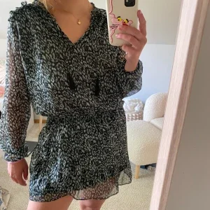 Grön leopard klänning