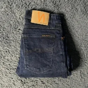 Mörkblå jeans från Nudie Jeans