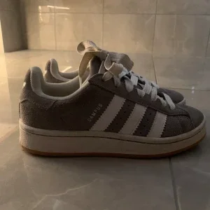 Adidas campus 00’s