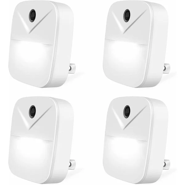Smart Lys Plug-in Nattlampe, 4 Pakning Auto På/Av Vegglamper for Haller, Soverom, Bad, Kjøkken, Trapper (Hvitt Lys)