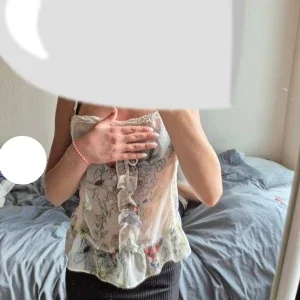 Blommig linnetopp från Miss Selfridge