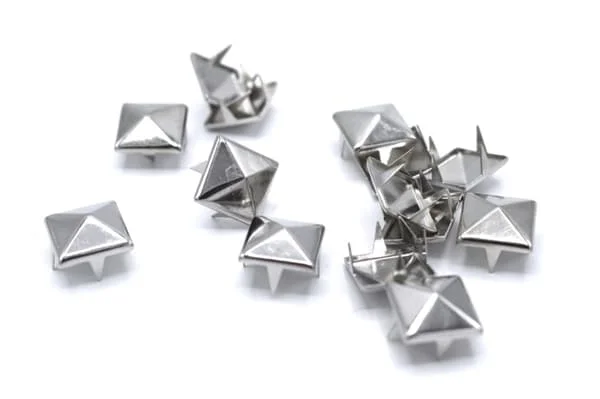 Løse niter Pyramid 100 stk