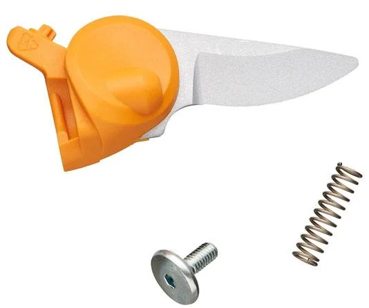 Fiskars X-series 1064260 Terä jousella ja ruuvilla oksasaksiin Fiskars M P921, Puutarhan hoito