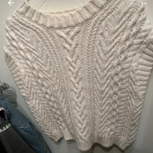 Vit stickad väst från H&M