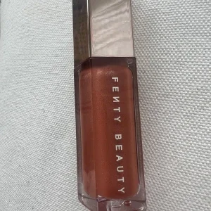 Fenty Beauty Gloss Bomb Universal Lip Luminizer 01 Fenty Glow