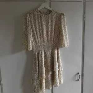 Adoore asymmetrical dress lemon