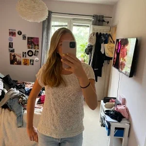 Vit broderad blus från Odd Molly