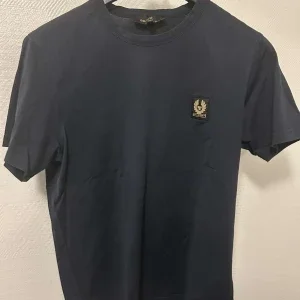 Mörkblå t-shirt från Belstaff