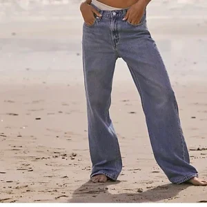 Levis loose straight