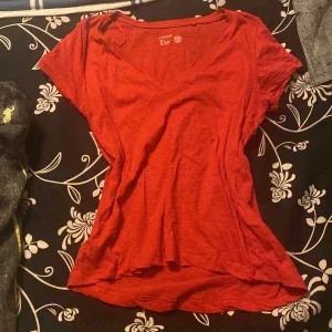 V-neck T-shirt