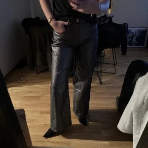 Glittriga jeans