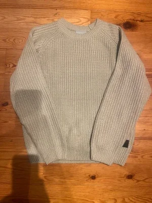 Beige stickad tröja från Carhartt