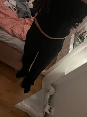 Svarta vida leggings