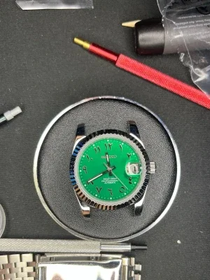 Seiko klocka med grön urtavla