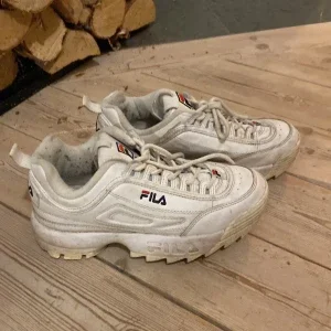 Vita chunky sneakers från Fila