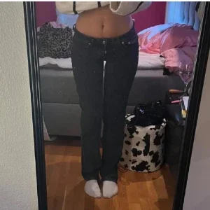 Låga jeans
