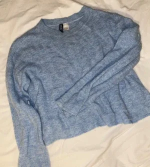 Babyblå tjocktröja från hm