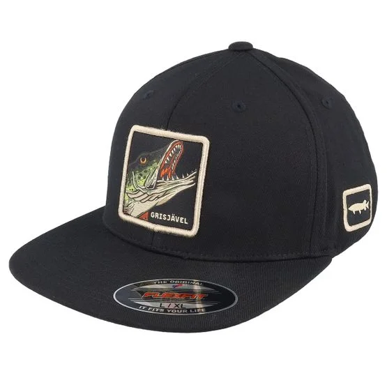 Skillfish - Svart fitted Caps - Grisjävel Flat Brim Black Fitted Stretch Fit @ Hatstore
