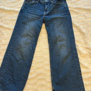 Blå wide jeans från Carin Wester