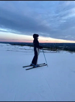 Mörkblå skidkläder