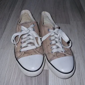 Beige sneakers från Keepers