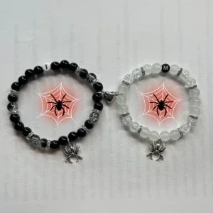 Armband med bokstav